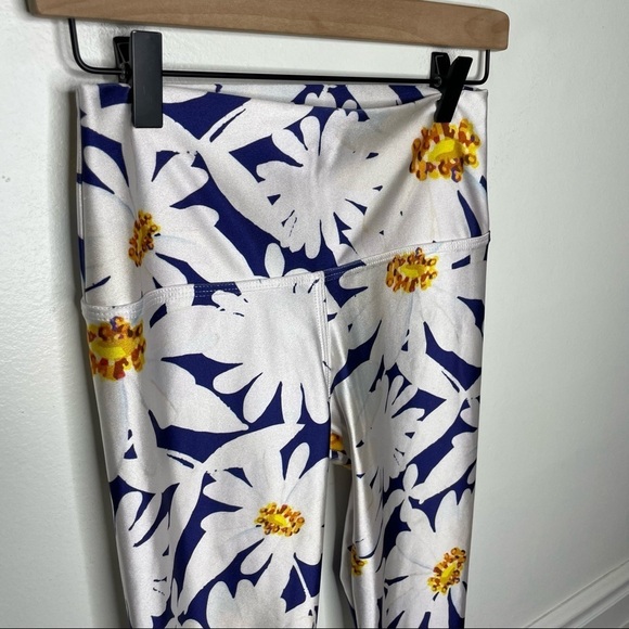 Pineapple Clothing Daisyland Lucy Floral Printed Legging - Picture 2 of 9